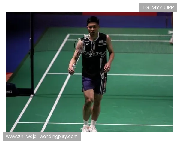 羽毛球守住网眼